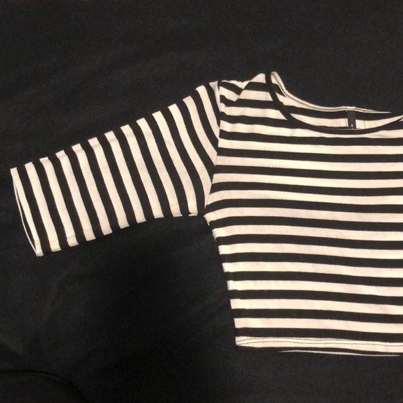 Crop Top Blk/Wht Stripe (S) - Picture 3 of 3